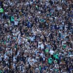 — A menos de um mês do início da Copa do Mundo de 2026, a Federação Mexicana de Futebol anunciou nesta quinta-feira uma nova campanha publicitária que busca impedir que seus torcedores utilizem um canto considerado homofóbico durante o torneio.