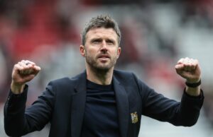 O Man Utd pode trazer de volta o técnico contratado por Erik ten Hag para ajudar Michael Carrick enquanto os detalhes estão sendo finalizados Michael Carrick mostrou um sinal importante de que seu reinado interino de 17 partidas serve a um propósito maior em meio a ligações com o Man Utd – opinião