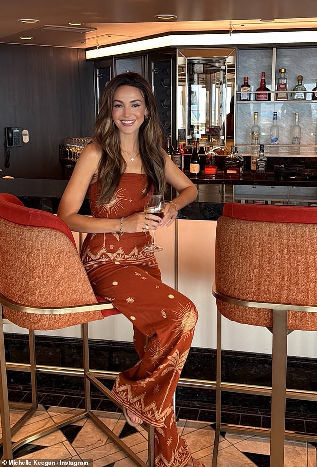 Michelle Keegan acessou o Instagram com uma série de fotos ensolaradas de sua escapadela 'mágica' em família no domingo