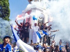 Mídia Malásia Soroti Insiden saat Pawai Juara Persib, Frans Putros hingga Andrew Jung Jadi Korban Mídia Malásia Soroti Insiden saat Pawai Juara Persib, Frans Putros hingga Andrew Jung Jadi Korban