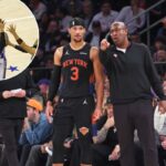 Mike Brown conversando com Josh Hart durante o Jogo 2 dos Knicks contra o 76ers.