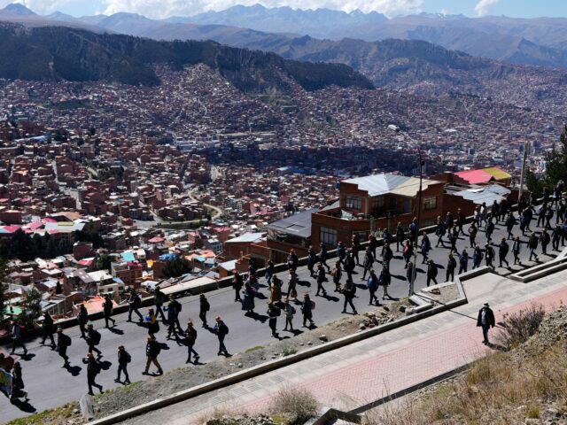 Milhares de manifestantes exigem renúncia do presidente em La Paz, Milhares de manifestantes exigem renúncia do presidente em La Paz, na Bolívia
