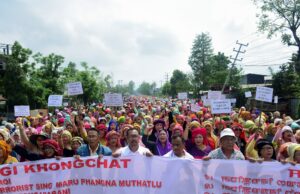 Milhares de pessoas em Manipur, na Índia, marcam três anos desde o início dos confrontos étnicos Milhares de pessoas em Manipur, na Índia, marcam três anos desde o início dos confrontos étnicos