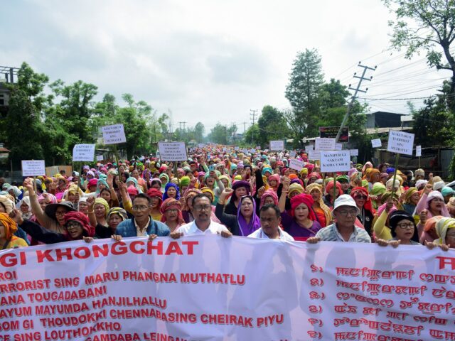 Milhares de pessoas em Manipur, na Índia, marcam três anos desde o início dos confrontos étnicos
