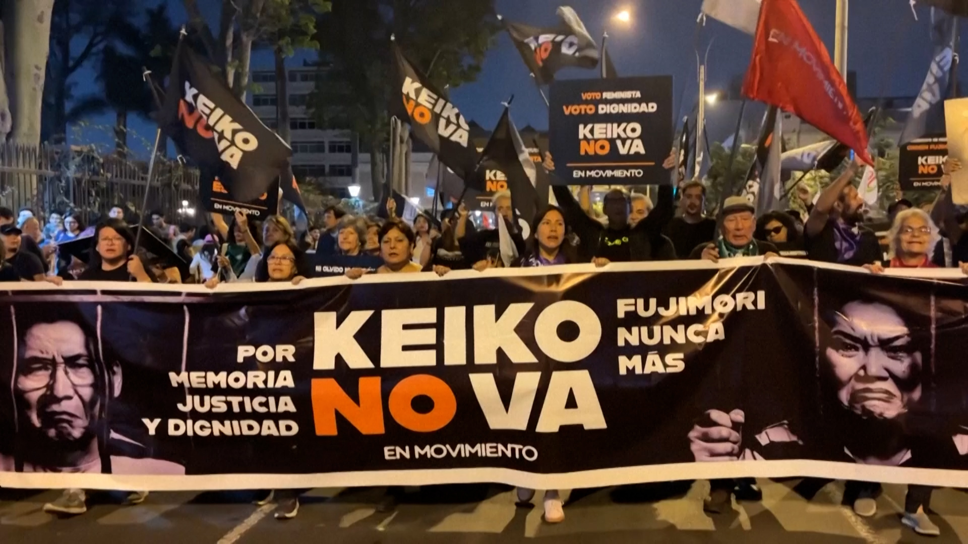 Milhares de pessoas no Peru protestam contra corrida presidencial de Fujimori