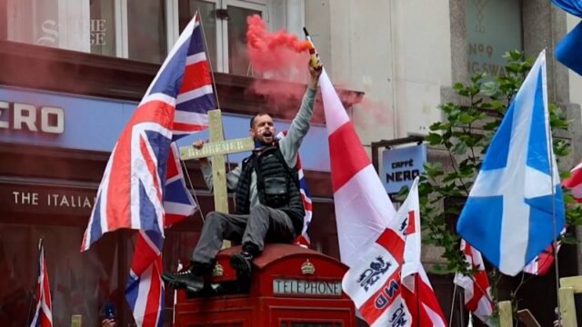 Milhares marcham em comício de extrema-direita em Londres
