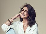 Minha vida de sonho era uma farsa. Para o mundo exterior, eu tinha tudo, mas por dentro eu estava morrendo silenciosamente com um casamento e uma carreira em colapso… até o dia em que fugi de tudo: Romancista best-seller JANE GREEN Minha vida de sonho era uma farsa. Para o mundo exterior, eu tinha tudo, mas por dentro eu estava morrendo silenciosamente com um casamento e uma carreira em colapso... até o dia em que fugi de tudo: Romancista best-seller JANE GREEN