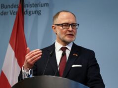 Ministro da Defesa da Letônia renuncia após drones ucranianos atingirem tanques de petróleo Yahoo news home