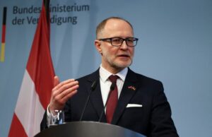 Ministro da Defesa da Letônia renuncia após drones ucranianos atingirem tanques de petróleo Yahoo news home