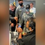 Ministro de Israel provoca ativistas detidos