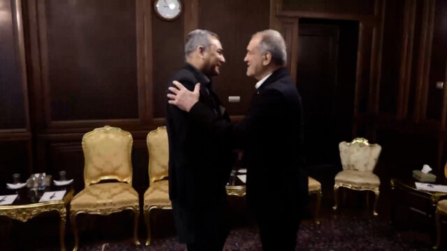 Ministro do Interior do Paquistão conversa com presidente iraniano em Teerã
