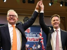 Minns insiste que o relacionamento com o PM é sólido, apesar das admissões francas O primeiro-ministro de NSW, Chris Minns, rejeitou as alegações de que ele e o primeiro-ministro Anthony Albanese tiveram uma discussão após o ataque terrorista de Bondi.