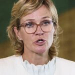 Zali Steggall diz que não se arrepende de ter chamado Peter Dutton.