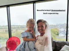 Molly-Mae Hague emociona-se com a ‘linda’ Venezuela Fury enquanto compartilha fotos adoráveis da noiva com Bambi e revela um ENORME bolo de casamento de seis camadas após celebrações luxuosas Molly-Mae Hague emocionou-se com a 'linda' Venezuela Fury ao compartilhar fotos adoráveis da noiva com Bambi no Instagram na noite de sábado