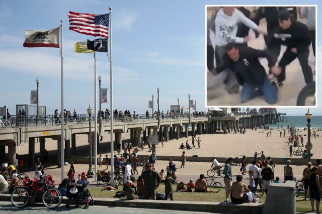 Momento aterrorizante, enorme multidão de jovens andando de bicicleta elétrica agride o marido em Huntington Beach
