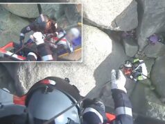 Momento dramático, equipes de resgate colocam o alpinista em segurança após a queda horrível do Monte Buffalo, na Austrália Momento dramático, equipes de resgate colocam o alpinista em segurança após a queda horrível do Monte Buffalo, na Austrália