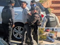 Momento dramático, policiais mascarados do ICE arrastam suspeito de imigrante ilegal de seu carro sob a mira de uma arma em São Francisco Policiais federais prendendo um homem depois de forçá-lo a sair do carro.