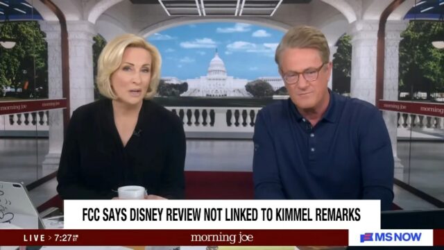 Mika Brzezinski e Joe Scarborough são co-apresentadores da edição de 28 de abril de 2026 do 