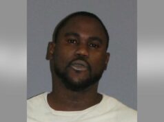 Motorista de Lyft é preso após atrair e assediar sexualmente dois estudantes de Princeton 3 presos fugitivos colocaram corda em volta do pescoço do motorista de Lyft e a sequestraram por 10 horas