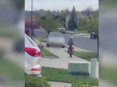 Motorista é presa após vídeo mostrá-la pulando no meio-fio para perseguir criança andando de moto Yahoo news home