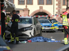 Motorista é preso após dois mortos e vários feridos por carro dirigido em meio a multidão em cidade alemã Motorista é preso após dois mortos e vários feridos por carro dirigido em meio a multidão em cidade alemã