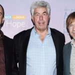 Movimentos da indústria musical: Coran Capshaw, fundador da Red Light, será homenageado na gala da Fundação TJ Martell; Trio Japonês Number_i assina com a Atlantic