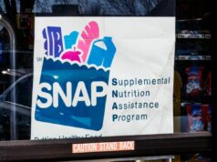 Mudança nas regras de benefícios do SNAP para a Califórnia em junho – quem será afetado? Stock image/file photo: A SNAP sign in a retailer window.