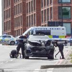 Na foto: o Audi RSQ8 preto após a colisão fatal em Birmingham esta manhã. Um homem de 22 anos foi preso sob suspeita de causar a morte por dirigir perigoso e dirigir sob o efeito de drogas.