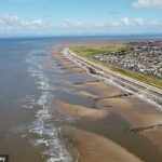 Uma mulher morreu e um homem está em estado crítico depois de passar por dificuldades em Thornton Cleveleys, em Lancashire