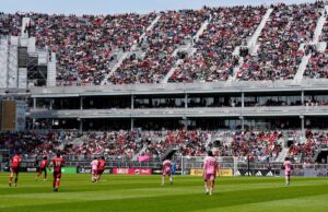 Multidão recorde compareceu para assistir ao Inter Miami de Messi no menor local da Copa do Mundo FIFA 2026 Multidão recorde compareceu para assistir ao Inter Miami de Messi no menor local da Copa do Mundo FIFA 2026