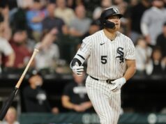 Munetaka Murakami, do White Sox, acaba de fazer algo que a MLB não via desde 1901 CHICAGO, ILLINOIS - MAY 26: Munetaka Murakami #5 of the Chicago White Sox celebrates a two-run home run off Joe Ryan #41 of the Minnesota Twins (not pictured) during the eighth inning at Rate Field on May 26, 2026 in Chicago, Illinois. (Photo by Michael Reaves/Getty Images)