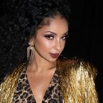 Mya discute como o funk clássico dos anos 80 inspirou o novo álbum ‘Retrospect’ e por que ser independente mudou sua abordagem em relação à música
