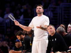 NBA: Luka Doncic frustrado por lesão durante os playoffs do Lakers Luka Doncic disse na quarta-feira que recebeu injeções de plasma rico em plaquetas na Espanha, enquanto a estrela do Los Angeles Lakers tenta acelerar seu cronograma de oito semanas para retornar da lesão no tendão da coxa que o afastou da NBA desde o início de abril.