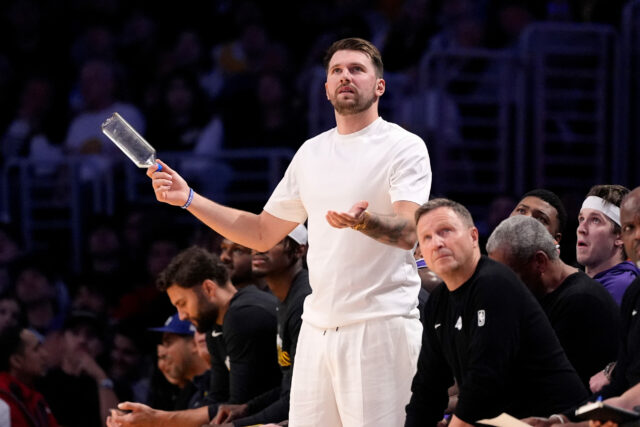Luka Doncic disse na quarta-feira que recebeu injeções de plasma rico em plaquetas na Espanha, enquanto a estrela do Los Angeles Lakers tenta acelerar seu cronograma de oito semanas para retornar da lesão no tendão da coxa que o afastou da NBA desde o início de abril.