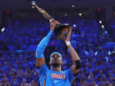 NBA: Shai Gilgeous-Alexander recebe troféu de MVP antes do jogo 1 Prêmio Shai Gilgeous-Alexander MVP antes dos playoffs da NBA West Finals, jogo 1 Thunder vs Spurs