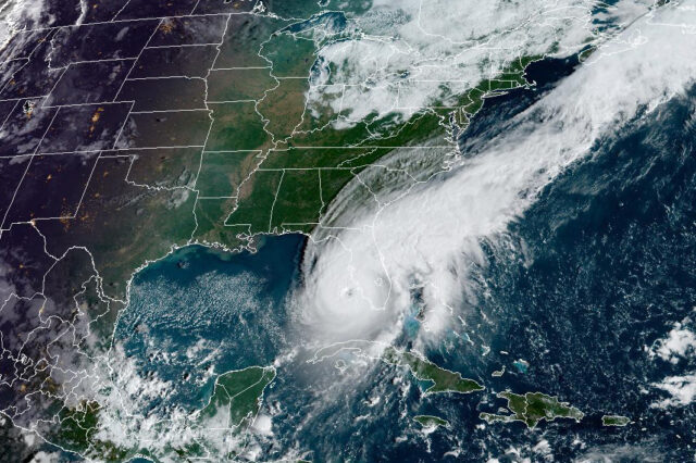 NOAA prevê temporada de furacões abaixo da média: como outras In this NOAA handout image taken by the GOES satellite, Hurricane Ian whips toward Florida on September 28, 2022, in the Gulf of Mexico. (Photo by NOAA, via Getty Images)