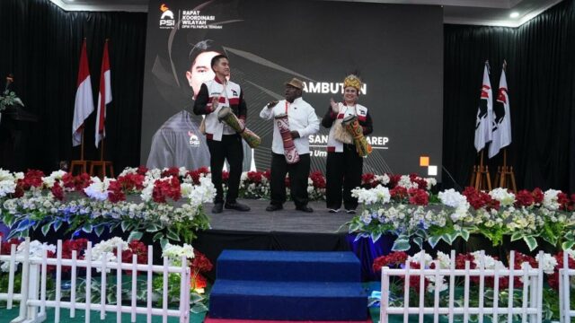 Nama Jokowi Diteriakkan Saat Pengurus DPW PSI Papua Tengah Dilantik
