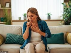 Não consegue parar de tossir? A culpa é do “insecto da infância”, que está a crescer na Grã-Bretanha… e que os adultos são as principais vítimas. Nossos especialistas revelam tudo o que você precisa fazer A tosse convulsa é causada por uma bactéria chamada Bordetella pertussis e estudos mostram que é altamente contagiosa