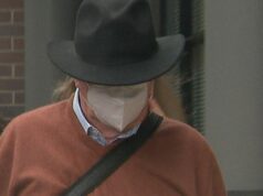 ‘Não existe juventude demais’: a depravada caça de Natal do ex-padre por sexo infantil Um ex-padre supostamente pego tentando conseguir um menino de 14 anos para sexo online em uma operação policial uma semana antes do Natal, saiu do tribunal usando um chapéu estilo Akubra e uma máscara facial. Guy Norman Hartcher não respondeu às perguntas enquanto passava pelos jornalistas que esperavam, empurrados para fora do tribunal.