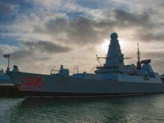 Navio de guerra lançado para nova operação ‘multinacional’ no Estreito de Ormuz Navio de guerra lançado para nova operação 'multinacional' no Estreito de Ormuz