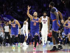 New York Knicks prevê adicionar duas estrelas da UConn no Draft da NBA New York Knicks star Jalen Brunson celebrates during playoffs game against Philadelphia 76ers