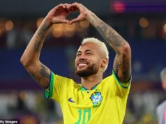 Neymar, de 34 anos, recebe uma surpreendente convocação de Carlo Ancelotti para a Copa do Mundo – enquanto DUAS estrelas da Premier League são brutalmente demitidas Neymar, maior artilheiro do Brasil e agora de volta ao Santos, está destinado à sua quarta Copa do Mundo