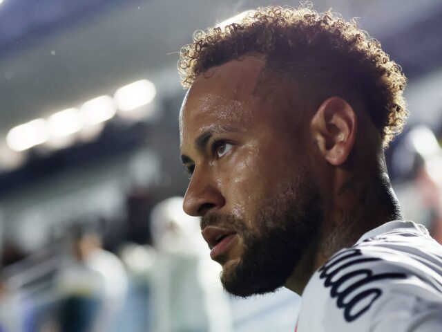 Neymar deve perder a estreia na Copa do Mundo no Neymar deve perder a estreia na Copa do Mundo no Brasil devido a lesão na panturrilha