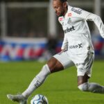 Neymar pede desculpas por desentendimento com filho de Robinho em treino do Santos