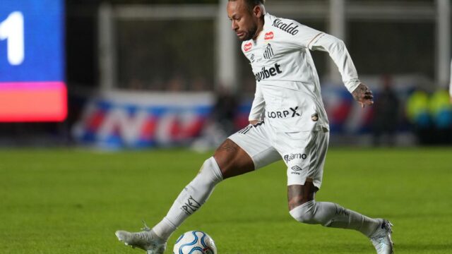 Neymar pede desculpas por desentendimento com filho de Robinho em treino do Santos
