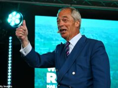 Nigel Farage promete ‘jogar tudo’ na eleição suplementar de Andy Burnham, já que os números sugerem que a Reforma pode ganhar a cadeira e causar um colapso trabalhista Nigel Farage prometeu ‘jogar tudo’ nas próximas eleições em Makerfield