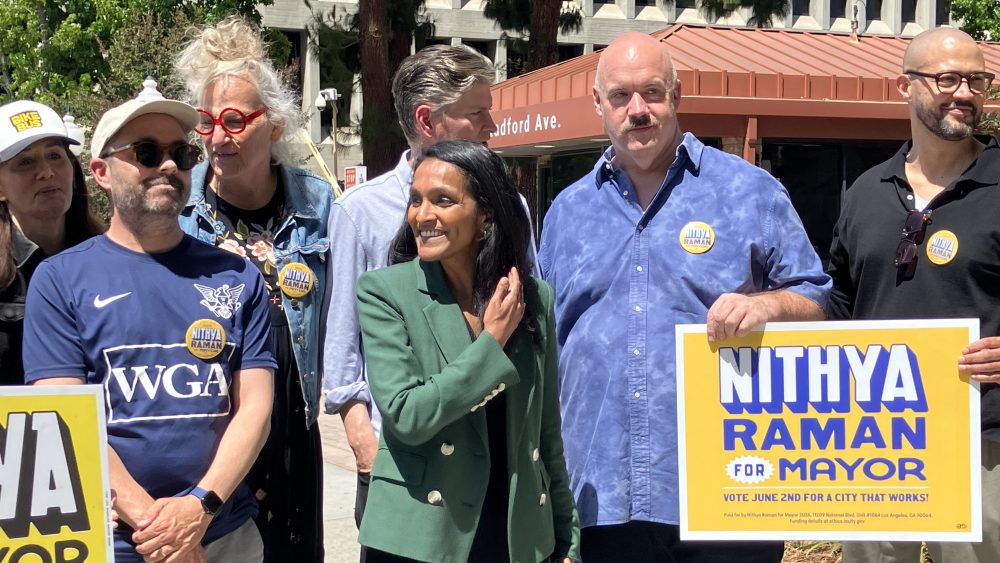 Nithya Raman pede aos candidatos a governador que apoiem créditos de filmes ilimitados