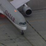 O primeiro voo que transportava noivas do ISIS de volta à Austrália pousou hoje em Melbourne. Um grupo de duas mulheres e sete crianças chegou ao aeroporto de Melbourne por volta das 16h30, depois de deixarem o campo de refugiados de Al-Roj, na Síria, no final da semana passada e viajarem para Damasco.