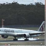 Noivas do Estado Islâmico e seus filhos desembarcaram na Austrália enquanto a polícia invade os aeroportos de Melbourne e Sydney