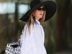 Nordstrom divulgou 14.000 descobertas de férias – estas 17 são as melhores Sandálias bege, pulseira colorida e vestido listrado